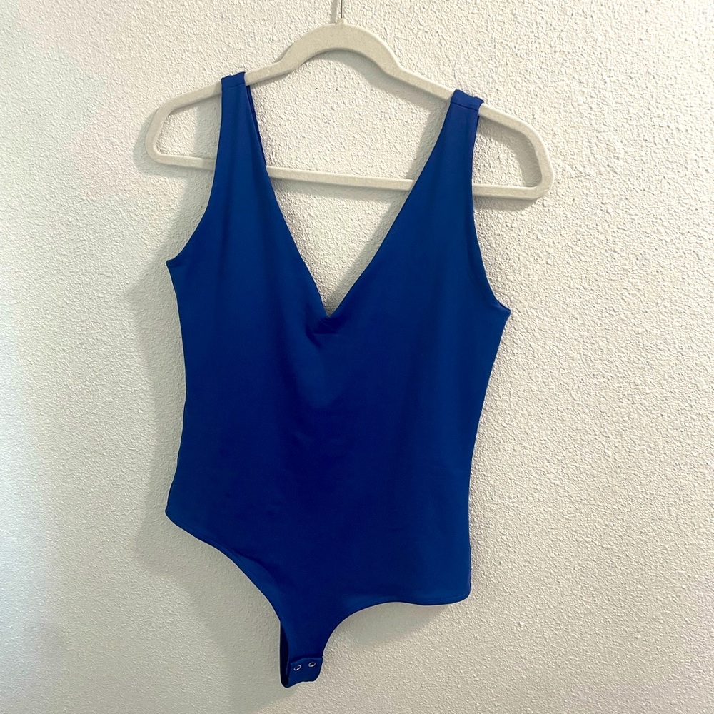 Reoria V Neck double lined bodysuit (fits like L)